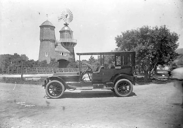 NY_standpipe_tinker-estate_queens-NY_1910_queens-library_windmill
