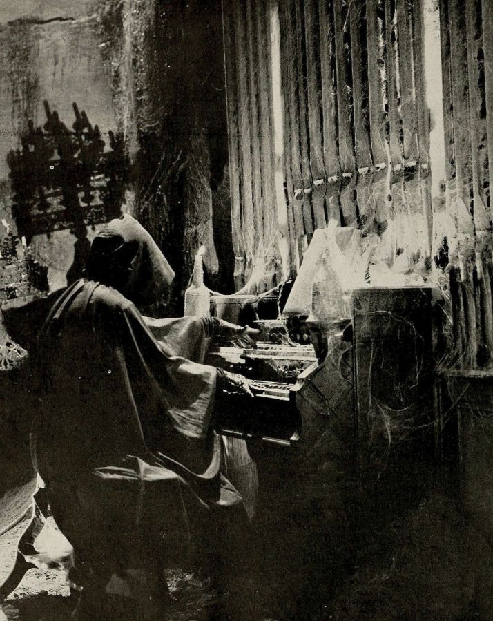 halloween_the-terror_movie-makers_may-1929