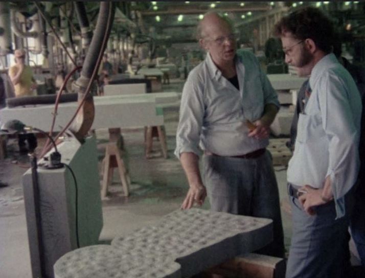 oldenburg-claes_kienholz-tombstone_film-screenshot_a